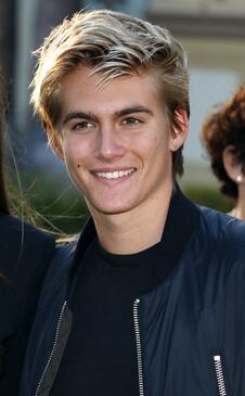 Presli Gerber, sin Sindi Kraford