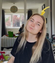 Džes Smit, nekadašnja beba Sunce iz Teletabisa (3).PNG