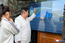 Kim Džong Un Severna Koreja rakete (2).jpg