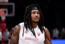zvezda-paris-55674380.JPG