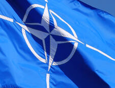 Zastava Severnoatlantskog saveza (NATO).
