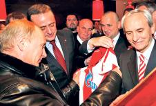 vladimir-putin-dres-crvena-zvezda.jpg