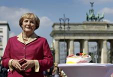 angela-merkel-torta.jpg