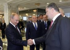 vladimir-putin-petar-porosenko-rukovanje-samit-minsk.jpg