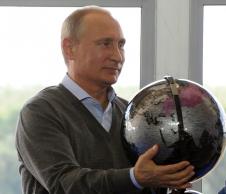 vladimir-putin-s-globusom.jpg