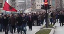 pristina-protest-albanci-napad-srpski-novinar.jpg