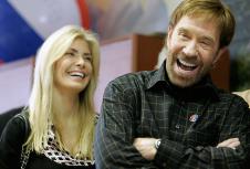 Čak Noris sa suprugom Đinom.jpg