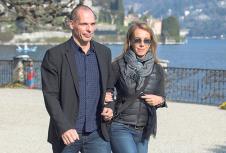 janis-varufakis-anarhisti-napad-zena-spasavanje.jpg