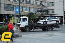 pauk-nosi-policijski-automobil-sarajevo.jpg