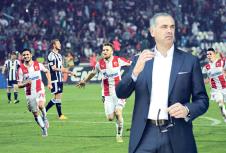 crvena-zvezda-igraci-fudbaleri-veciti-derbi-pobeda.jpg