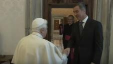 milo-djukanovic-papa-rukovanje-masoni-iluminati.jpg