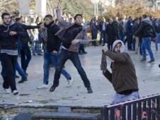 pristina-sukob-tuca-demonstranti-opozicija.jpg