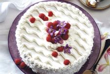 Najlon torta na okruglom tanjiru