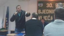 covek-pretio-da-ze-se-ubiti.-.-.opstina-kalesija.jpg