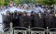 policajci-pariz-protesti.jpg