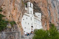 manastir-ostrog.jpg