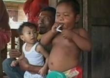 ardi-rizal-cigarete-indonezija.jpg