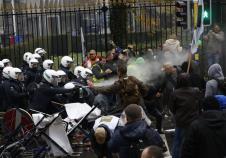 brisel-protest-vojnici-policija.jpg