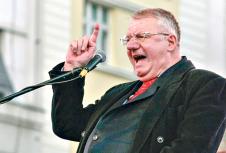 vojislav-seselj.jpg