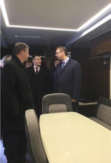 aleksandar-vucic-poseta-minski-automobilskom-zavodu.jpg