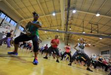 zumba-fitnes-vezbe-profimedia.jpg