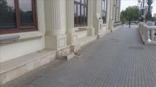 ploce-padaju-sa-zgrade.jpg