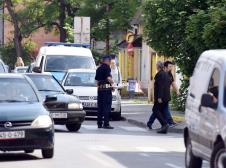 bijeljina-policajci-suzavac-napad-na-policajce.jpg