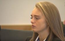 Mišel Karter na suđenju zbog samoubistva njenog dečka Konrada Roja III