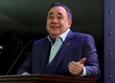 salmond-ap-091101.jpg