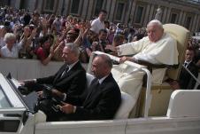 800pxpapstjpii20040922.jpg