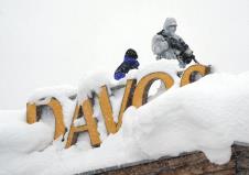 davos-r-220101.jpg