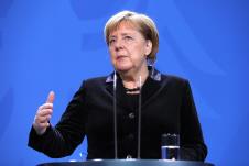 merkel-epa04.jpg