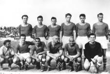 prvak-srbije-1946horvatinovic-krstic-tomasevic-atanackovic-jezerkic-stankovic-cuce-dule-pavlovic-cuvar--djajic-mitic-kasanin-petrovic-i-lovricigralista.jpg