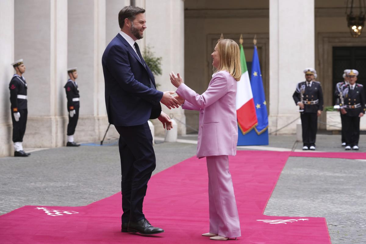 vance meloni02 AP Andrew Medichini.jpg