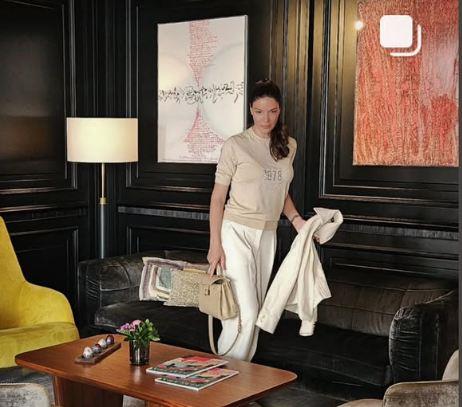 Sanji Kužet mama pomogla da ofarba jaja za Vaskrs