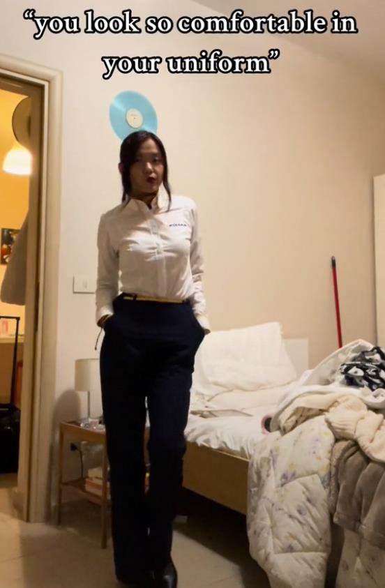 Stjuardesa Paula ispod uniforme nosi pidžamu