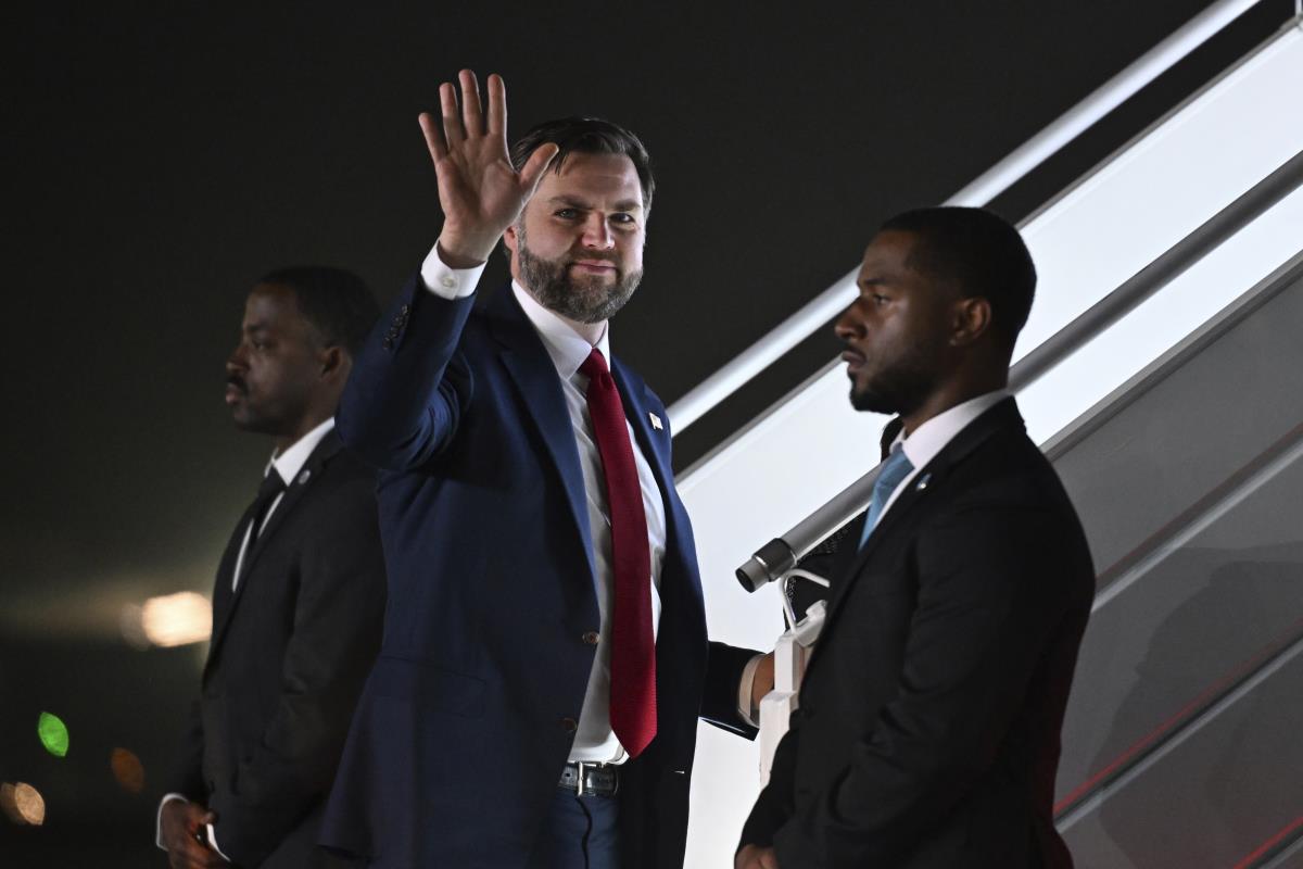 x AP Kenny Holston.jpg