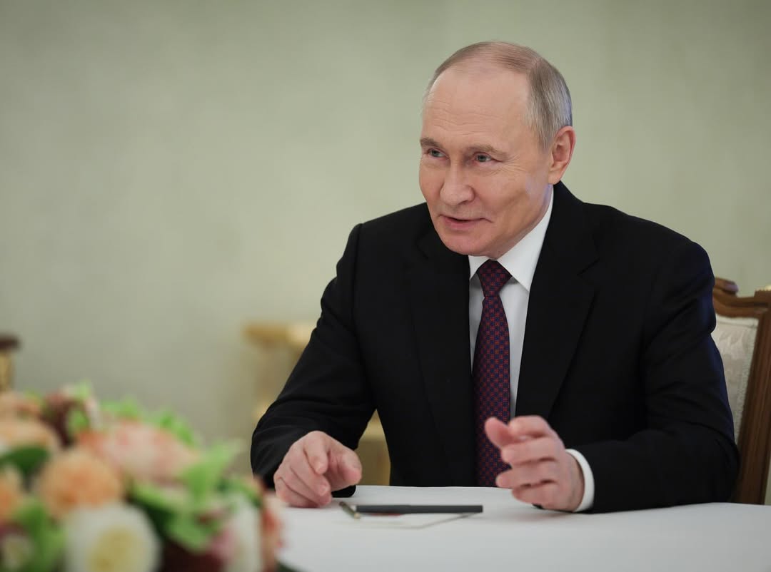 Његова Светост Патријарх српски г. Порфирије, заједно са својим домаћином Његовом Светошћу Патријархом московском и све Русије г. Кирилом, разговарао је данас у Кремљу, са Владимиром Владимировичем Пути (1).jpg