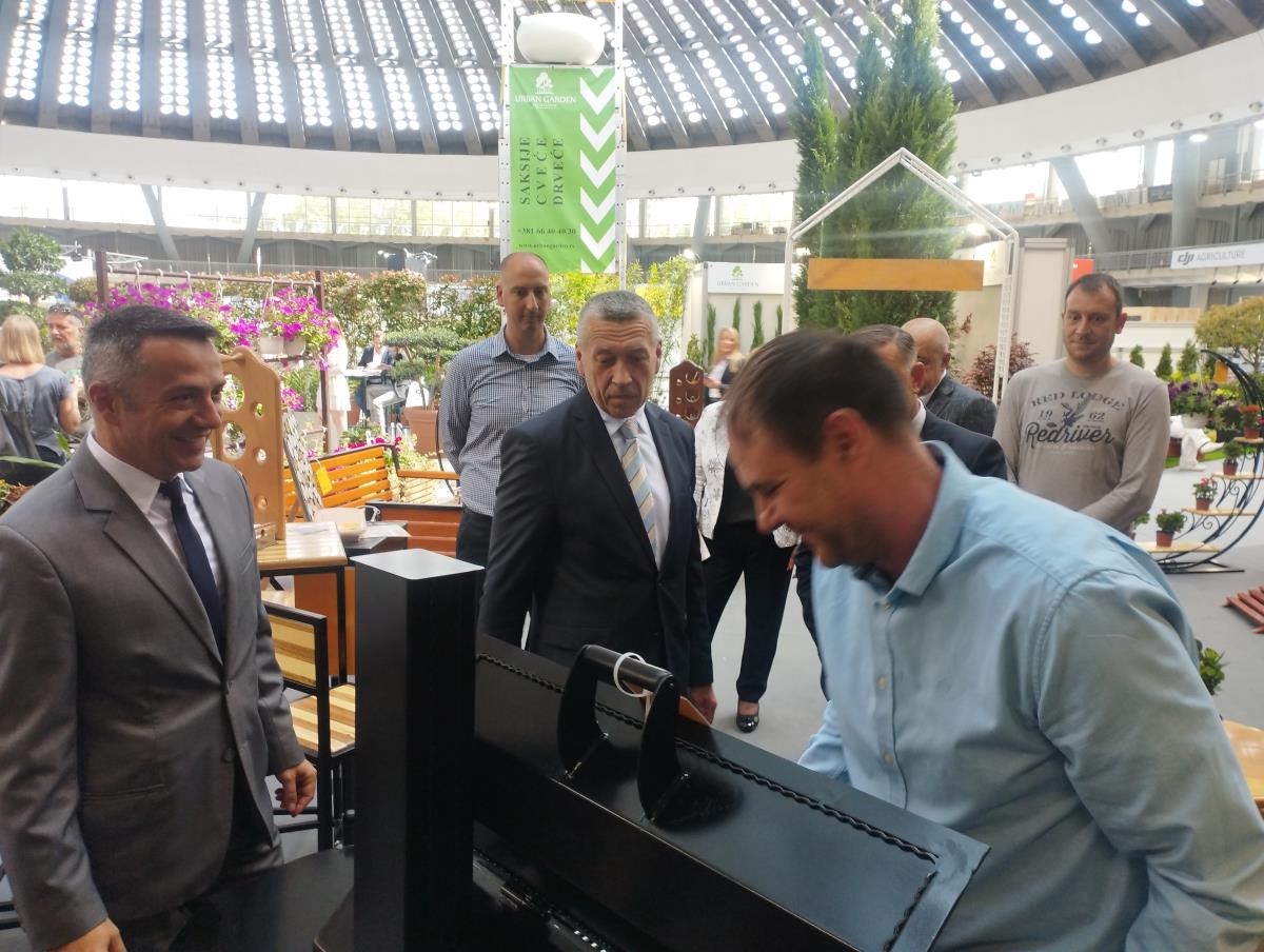 FOTO UIKS, direktor UIK-a Dejan Carević sa saradnicima.jpg