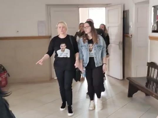 Dragana Nikolić u crnoj majce.png