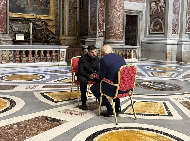 Ukrainian Presidential Press Office via AP 01.jpg