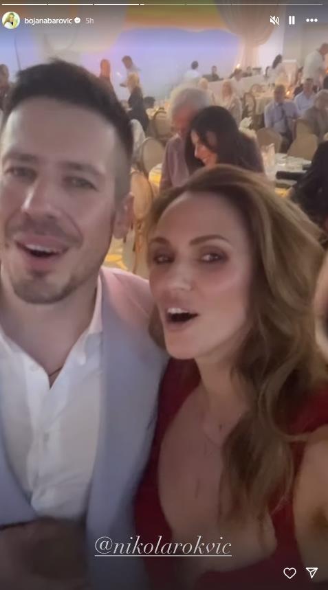 Nikola Rokvić ljubi ženu na svadbi