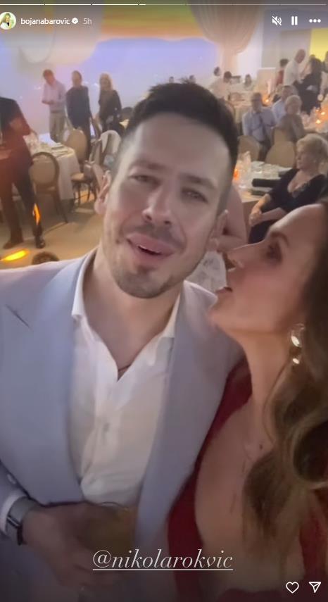 Nikola Rokvić ljubi ženu na svadbi