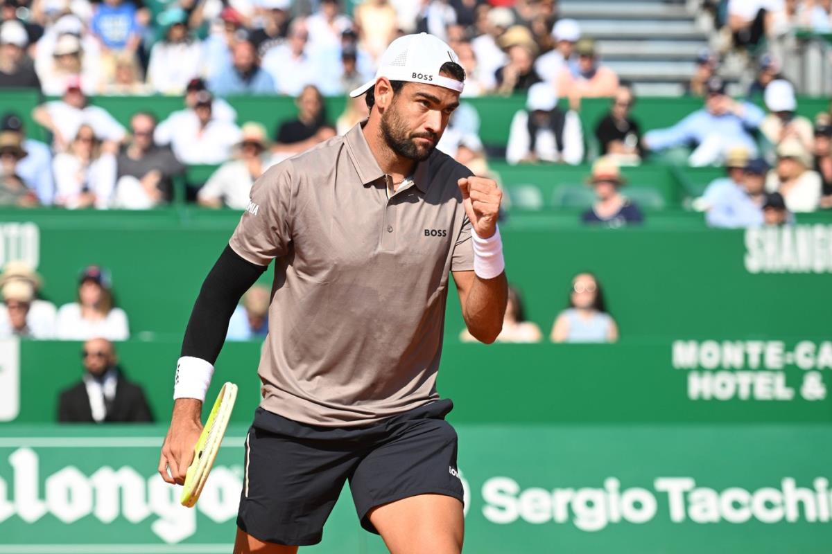 Žene poludele na tribinama kada se skinuo poznati teniser