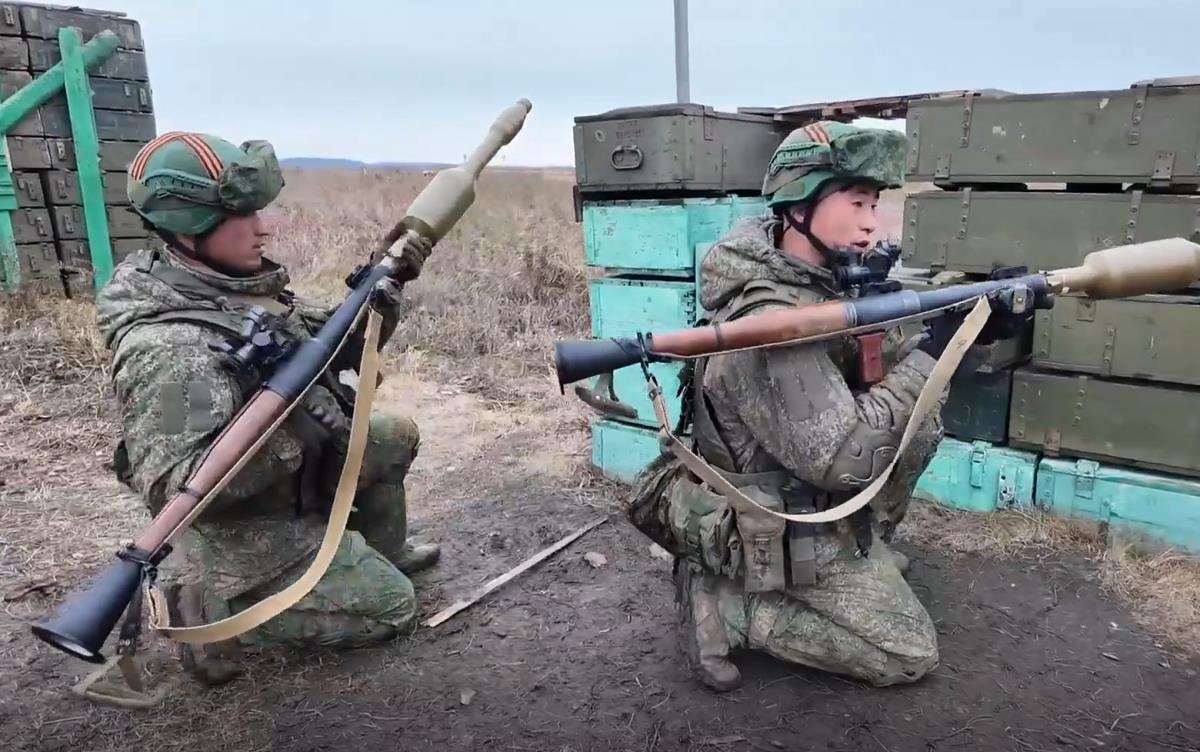 2025-04-28 19_07_39-Появились кадры боевой подготовки солдат КНДР, участвовавших в курской операции .png