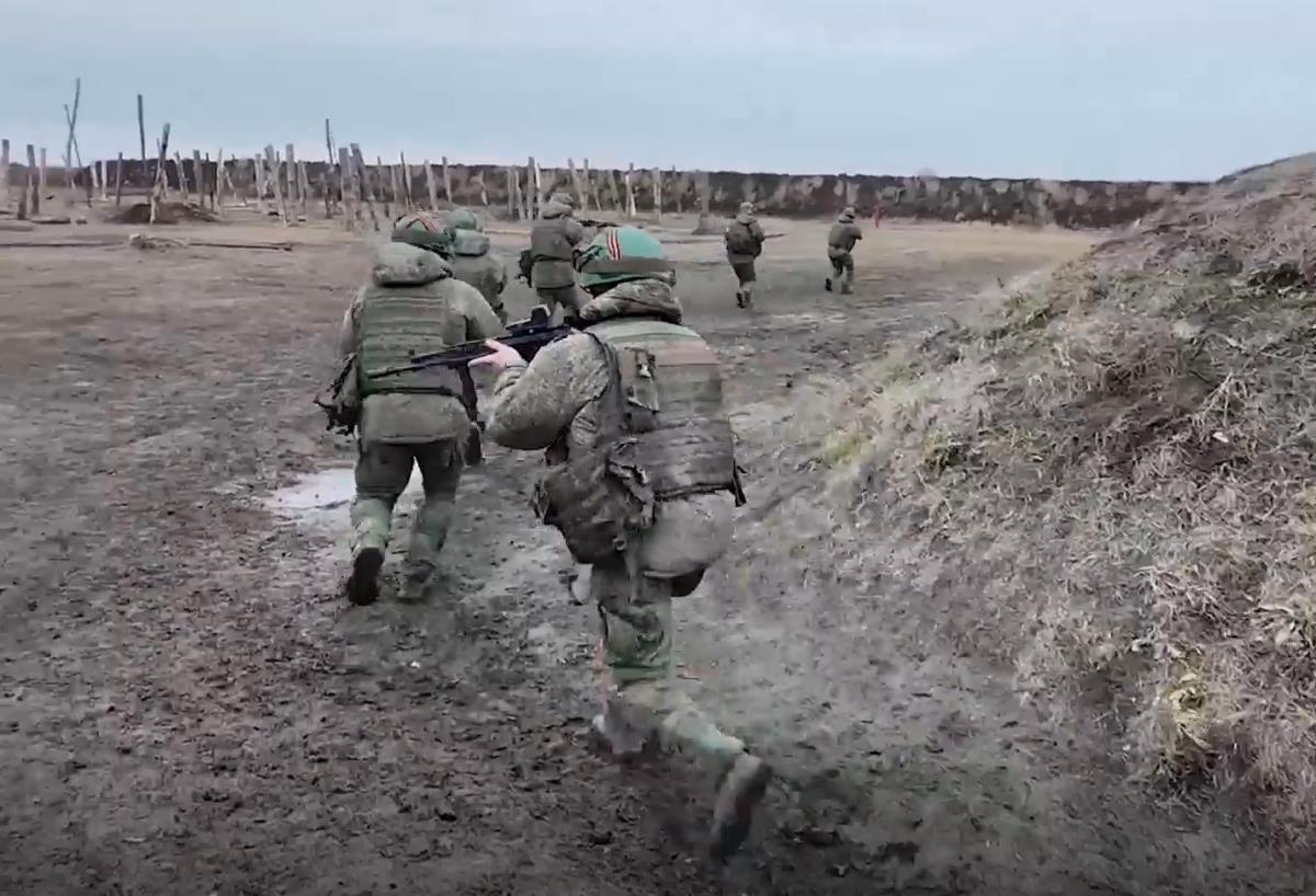 2025-04-28 19_07_04-Появились кадры боевой подготовки солдат КНДР, участвовавших в курской операции .png