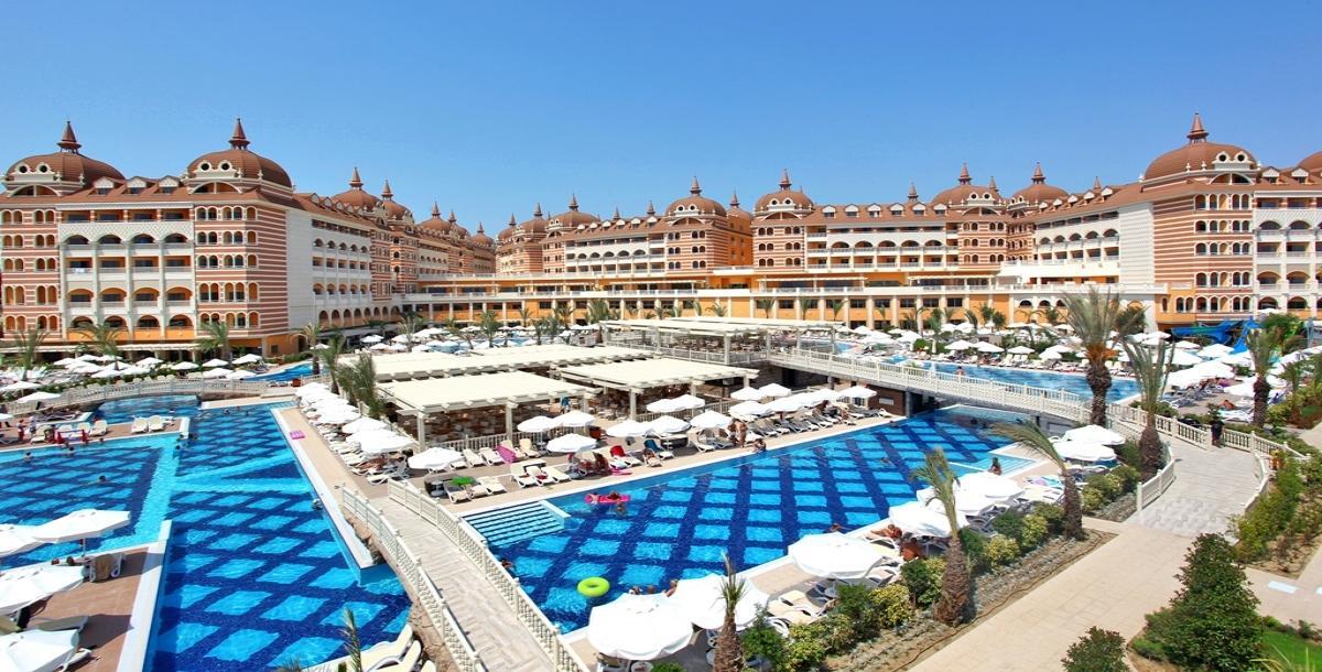 Royal Alhambra Palace 2.jpg