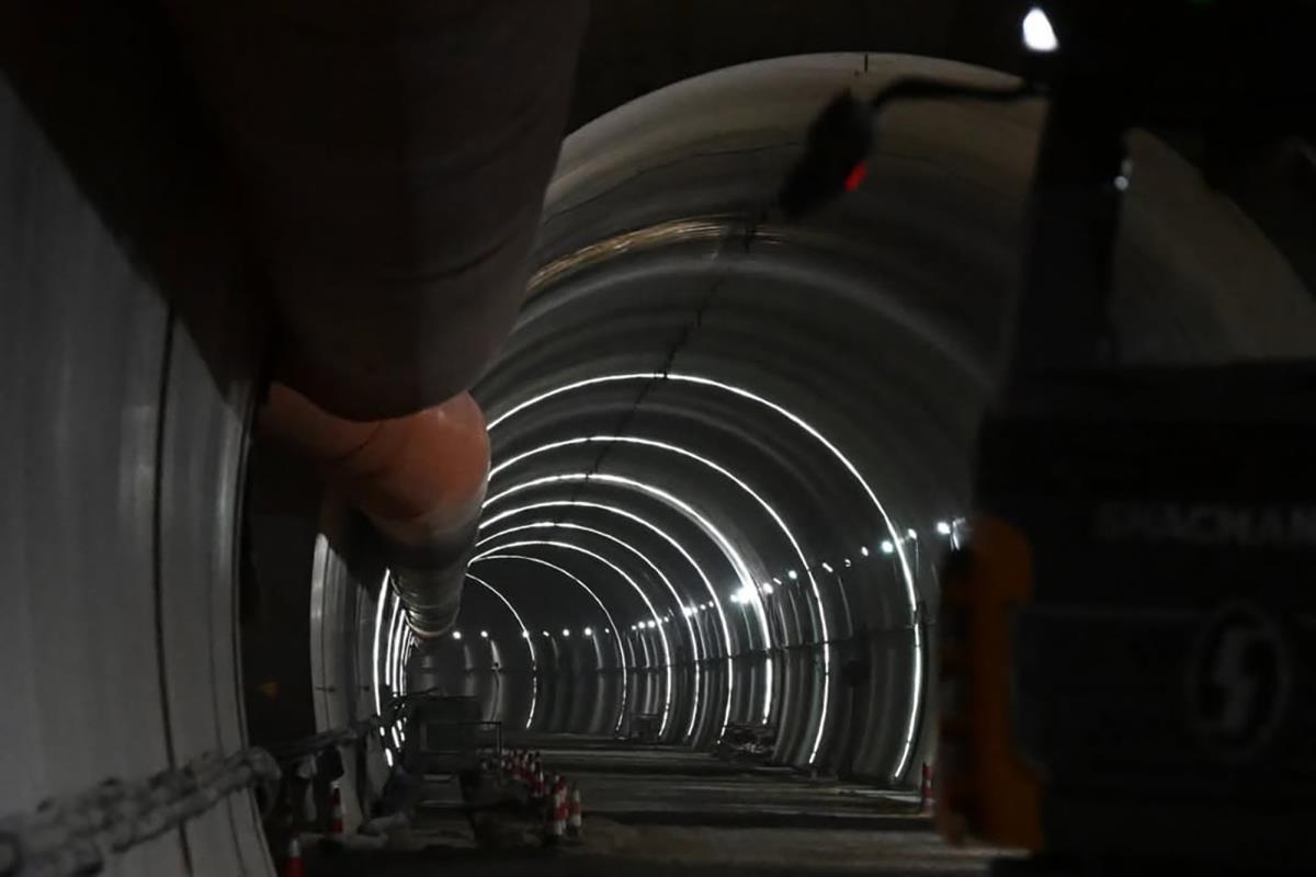 Ovo će biti u svakom smislu najduži i najveći tunel u Srbiji, lep i čudesno opremljen. Zahvalan sam našim neimarima, kineskim prijateljima koji rade i grade, jer je ovo sada druga i drugačija Srbija. Kada dan copy.jpg