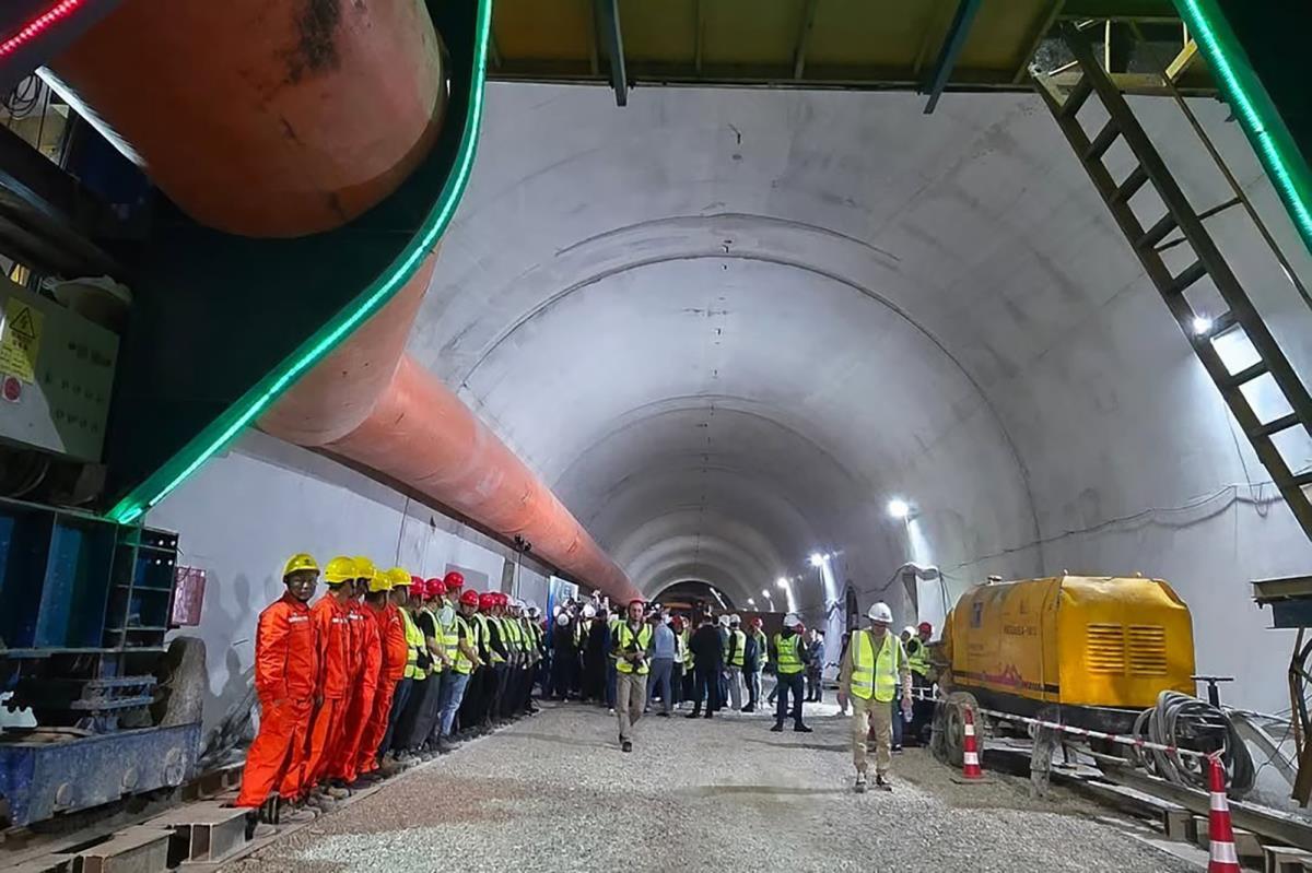 Ovo će biti u svakom smislu najduži i najveći tunel u Srbiji, lep i čudesno opremljen. Zahvalan sam našim neimarima, kineskim prijateljima koji rade i grade, jer je ovo sada druga i drugačija Srbija. Kada (2) copy.jpg