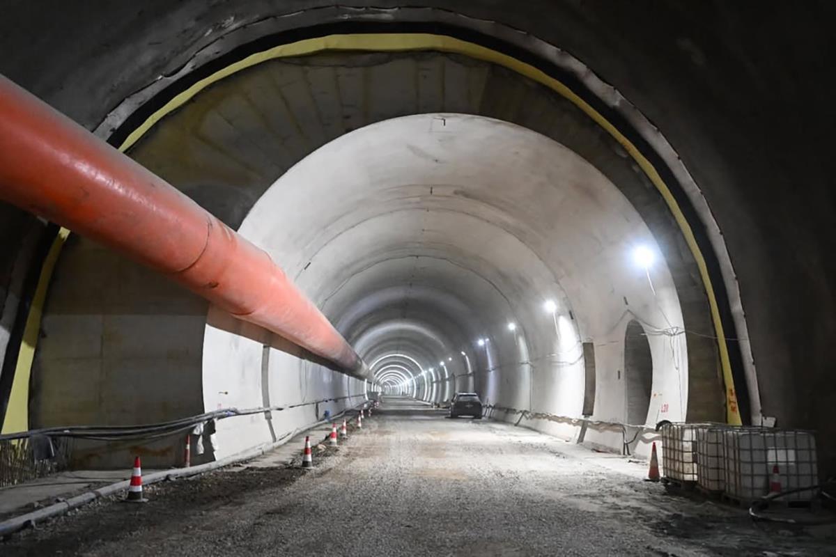 Ovo će biti u svakom smislu najduži i najveći tunel u Srbiji, lep i čudesno opremljen. Zahvalan sam našim neimarima, kineskim prijateljima koji rade i grade, jer je ovo sada druga i drugačija Srbija. Kad (10) copy.jpg